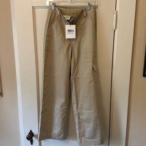 NWT - DISSH Ruby beige cargo pants size 2